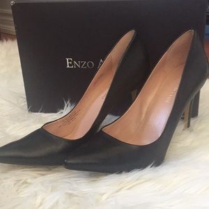 Classic black leather pump